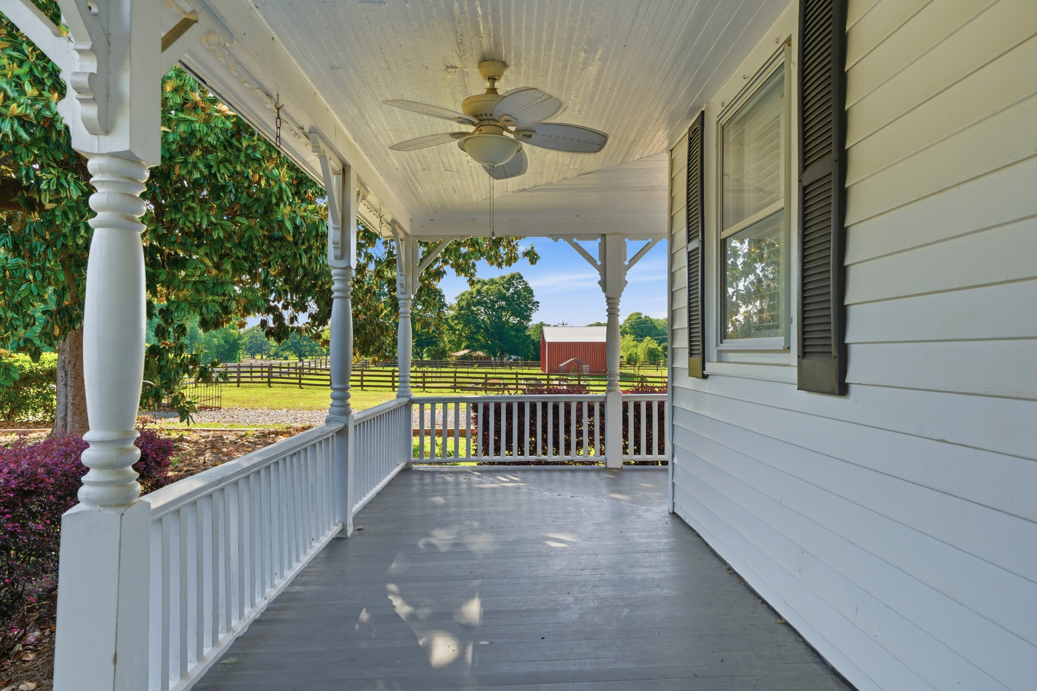  Beautifully Updated Farmhouse, Perfectly Situated on Five Acres - 物件實景