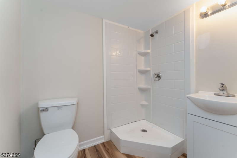 Clinton Town, New Jersey, 08809, United States, 3 Bedrooms Bedrooms, ,2 BathroomsBathrooms,Residential,For Sale,1901106
