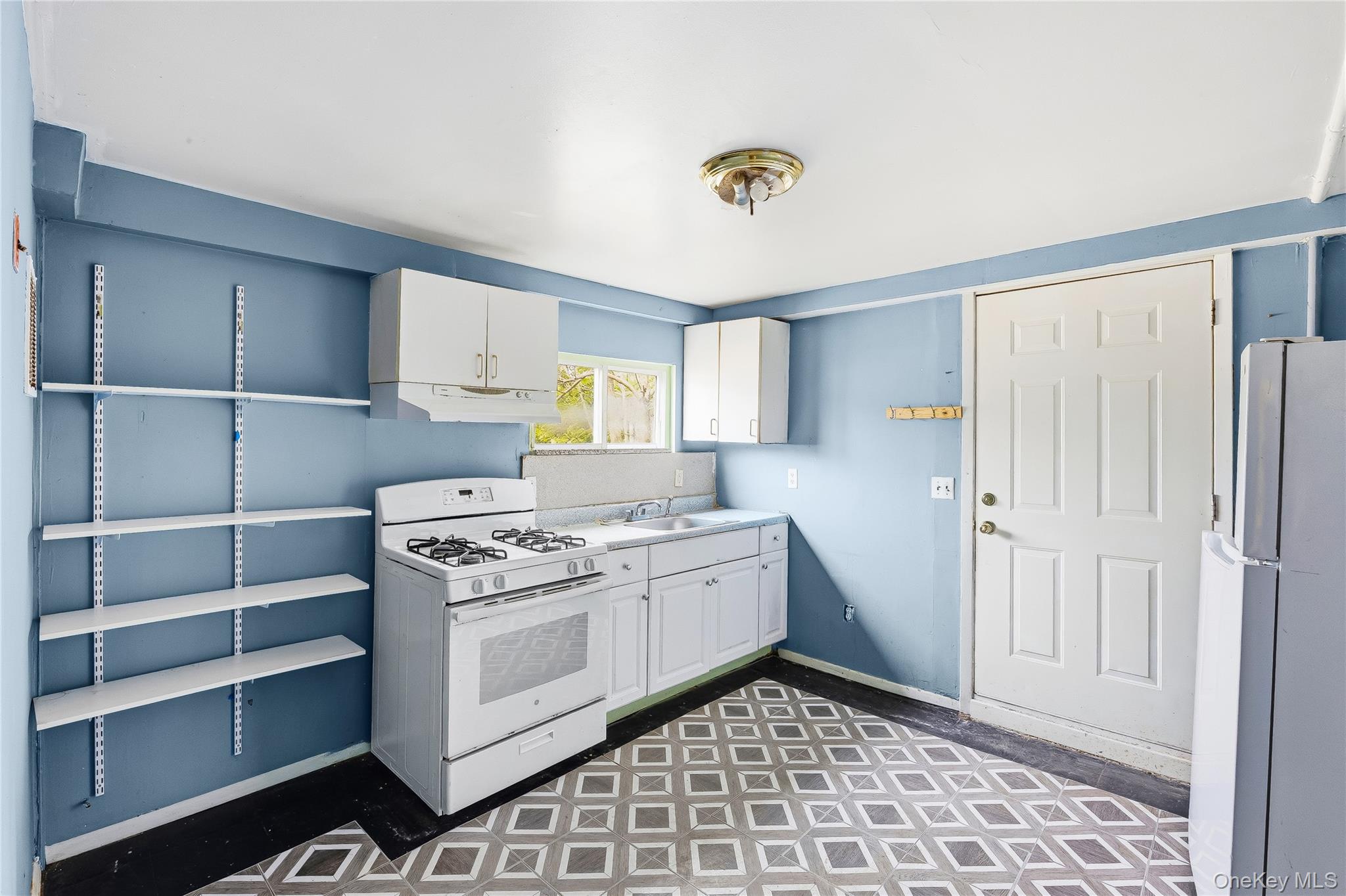Selden, New York, 11784, United States, 5 Bedrooms Bedrooms, ,2 BathroomsBathrooms,Residential,For Sale,2049054