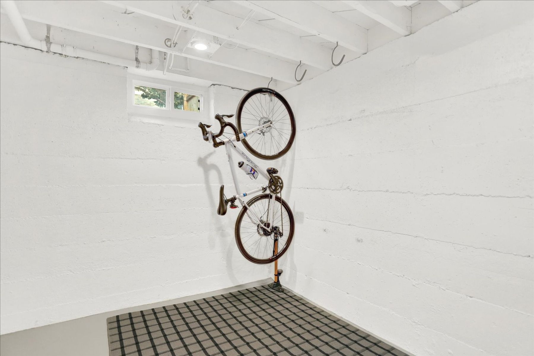  Athmar Park Gem: Newly Remodeled 3-Bed with Basement, Yard & Oversized Garage - 物件實景