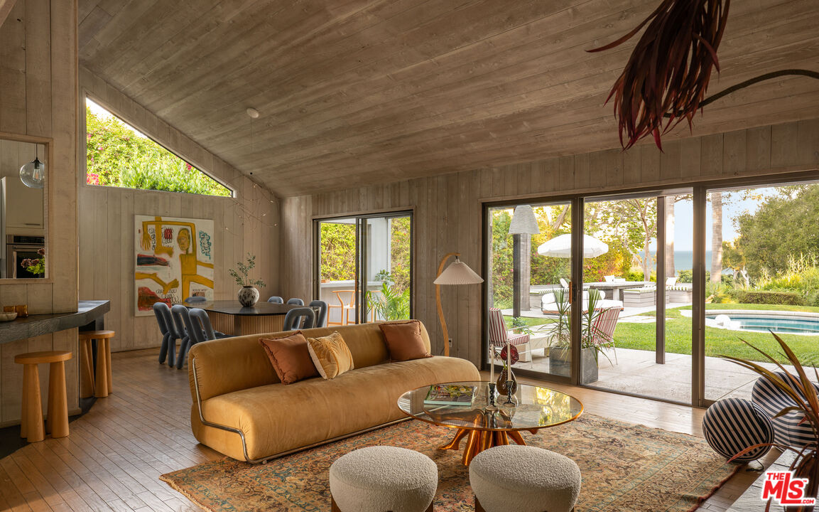 Malibu, California, 90265, United States, 5 Bedrooms Bedrooms, ,5 BathroomsBathrooms,Residential,For Sale,1918690