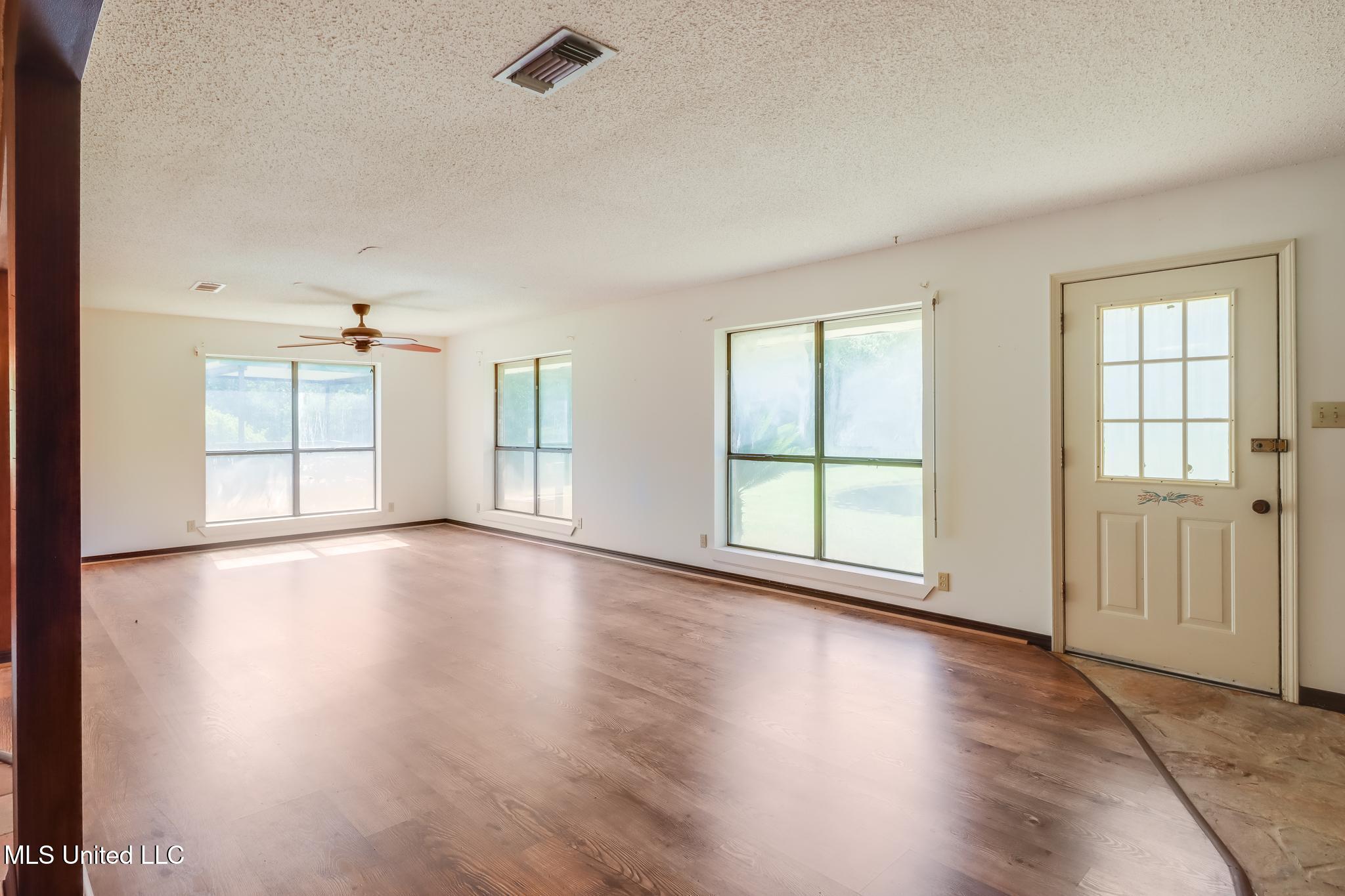 Pass Christian, Mississippi, 39571, United States, 3 Bedrooms Bedrooms, ,2 BathroomsBathrooms,Residential,For Sale,1874692