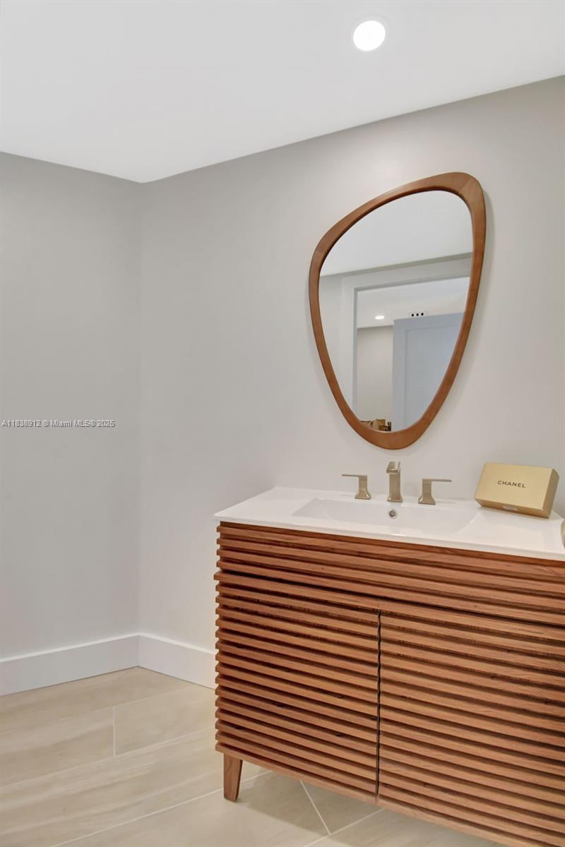Aventura, Florida, 33180, United States, 2 Bedrooms Bedrooms, ,3 BathroomsBathrooms,Residential,For Sale,1910809