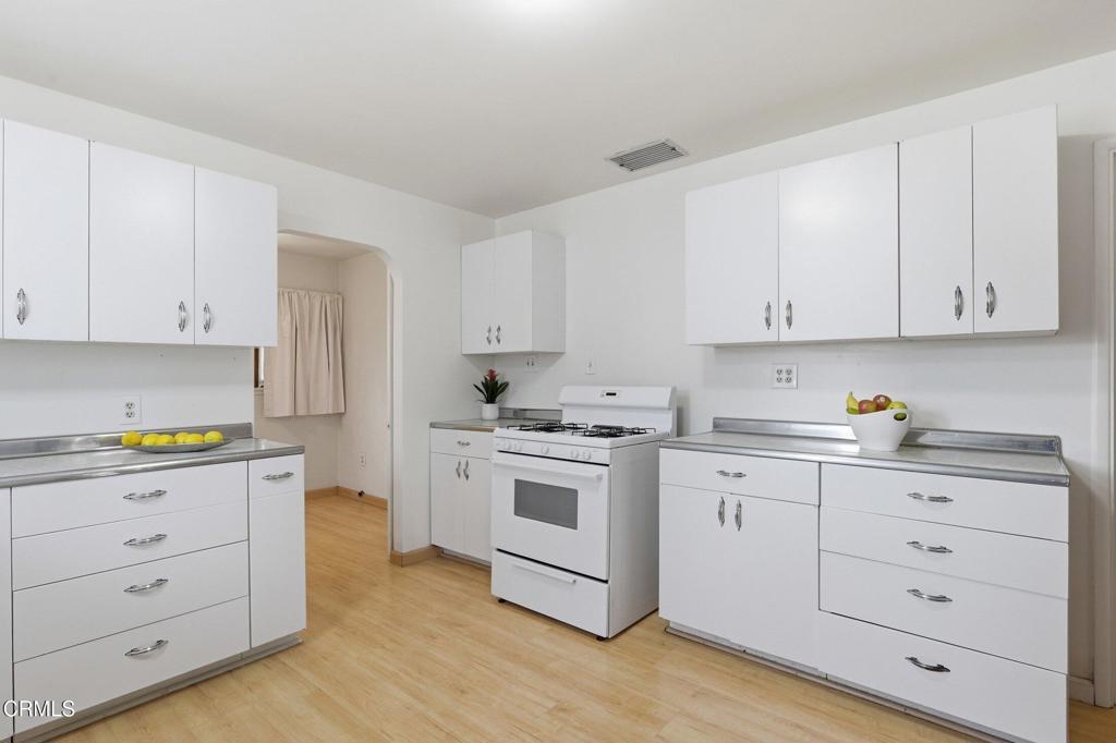 Santa Paula, California, 93060, United States, 3 Bedrooms Bedrooms, ,1 BathroomBathrooms,Residential,For Sale,2043015