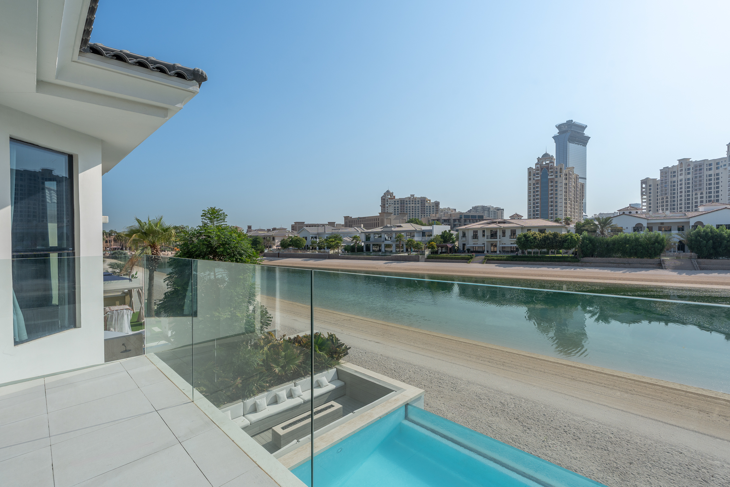  Upgraded Atrium Entry with Skyline View - 物件實景