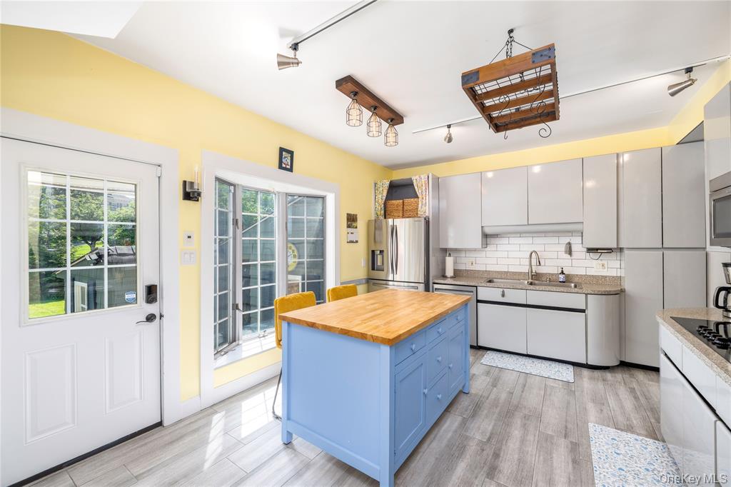 Poughkeepsie, New York, 12601, United States, 4 Bedrooms Bedrooms, ,4 BathroomsBathrooms,Residential,For Sale,2048536