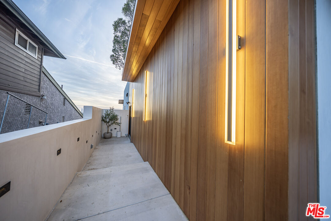 Los Angeles, California, 90065, United States, 3 Bedrooms Bedrooms, ,3 BathroomsBathrooms,Residential,For Sale,1939626