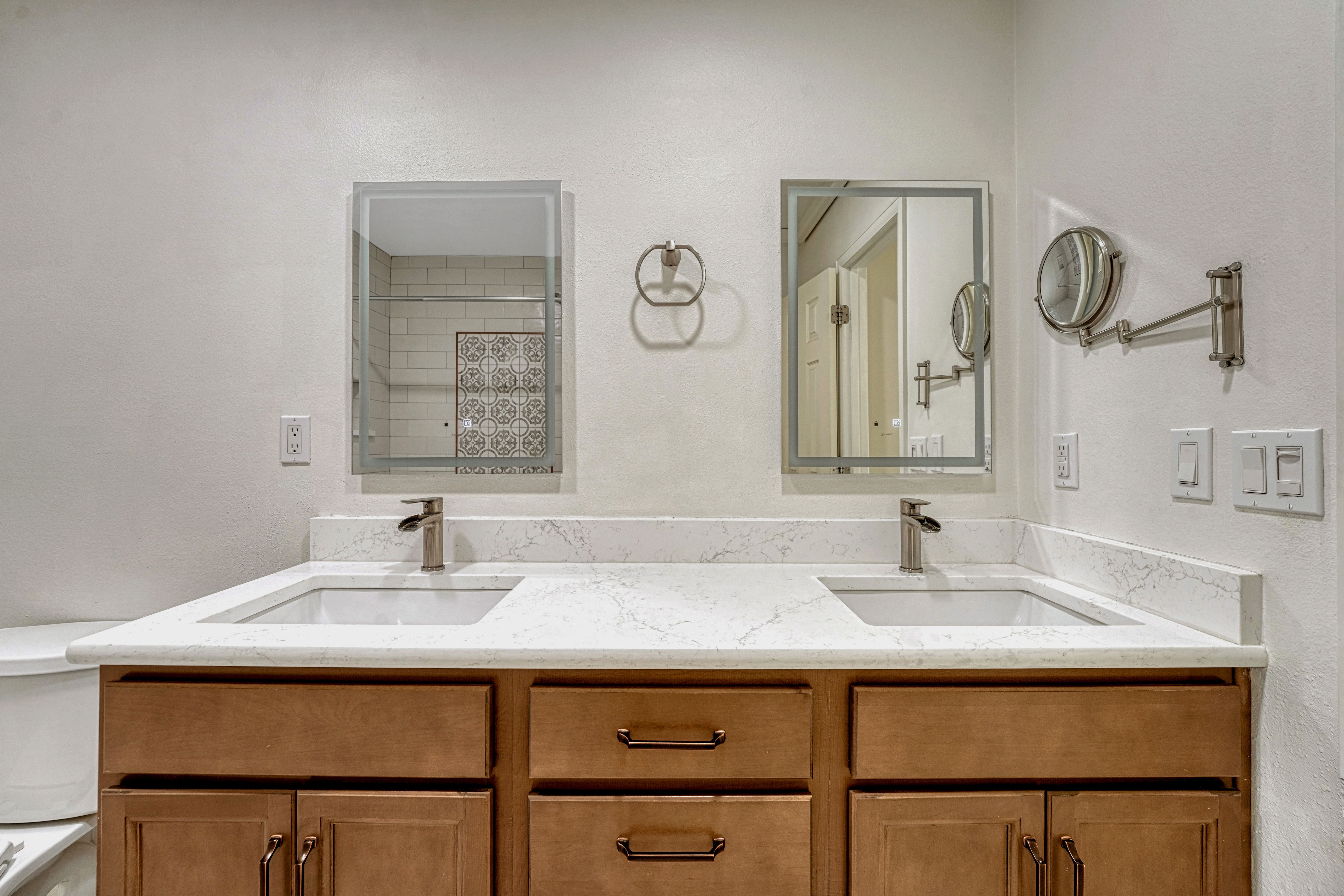 Rockrimmon Townhome with Trail Access & Private Patio - 物件實景