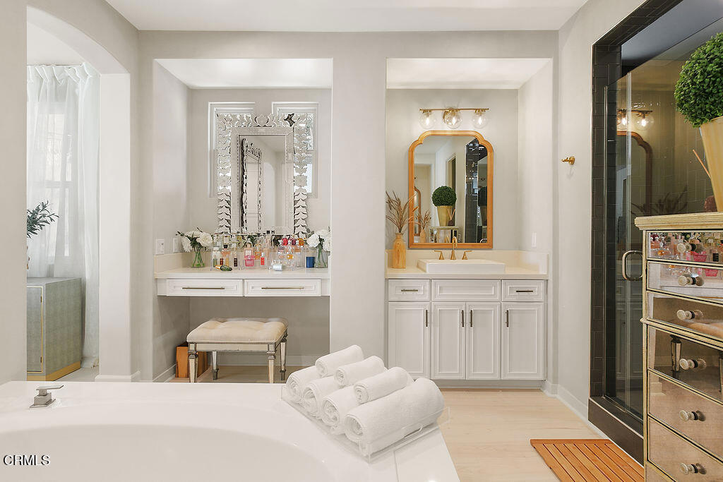 Thousand Oaks, California, 91362, United States, 4 Bedrooms Bedrooms, ,4 BathroomsBathrooms,Residential,For Sale,1997017