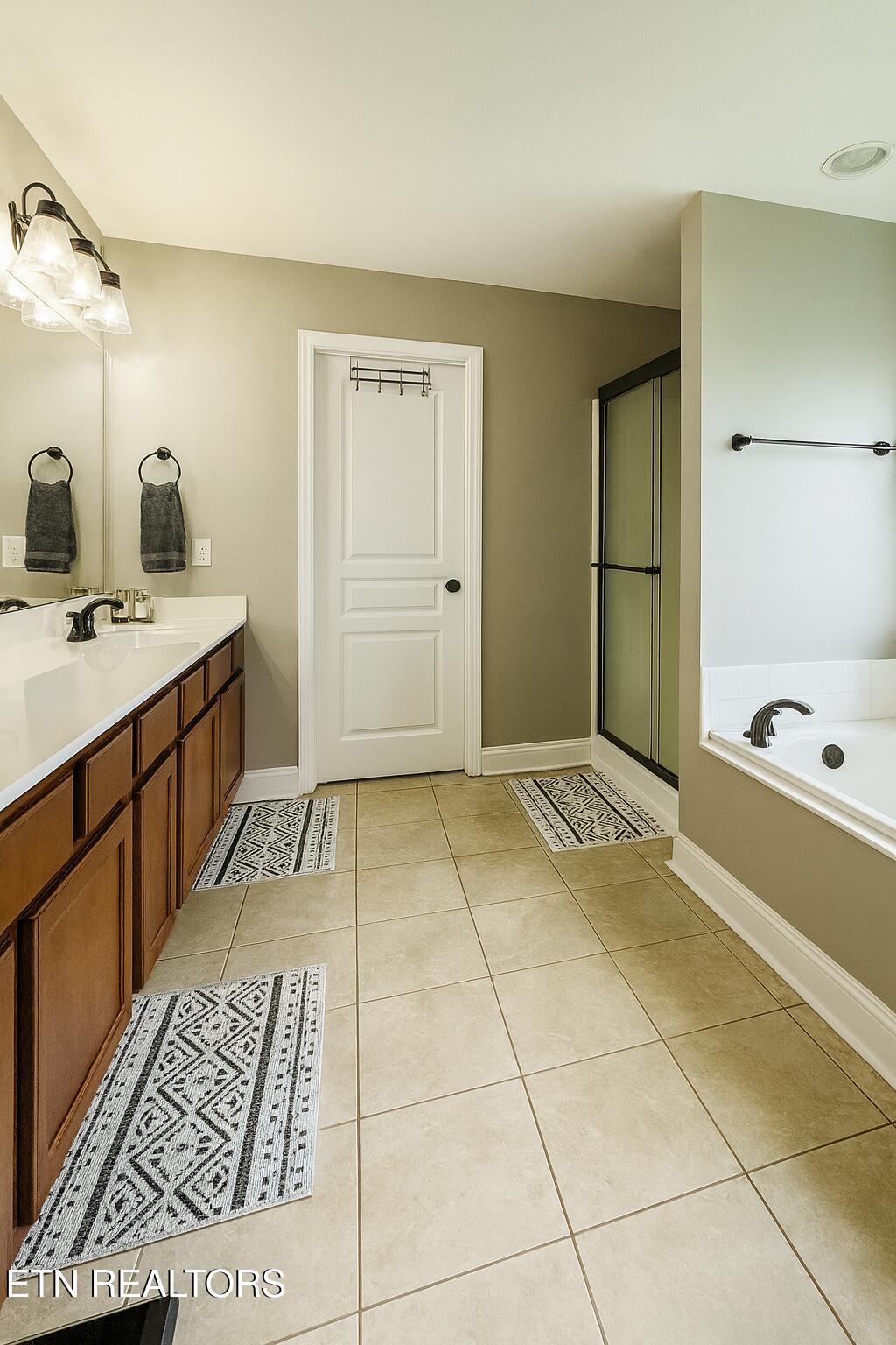 Friendsville, Tennessee, 37737, United States, 3 Bedrooms Bedrooms, ,4 BathroomsBathrooms,Residential,For Sale,1962671