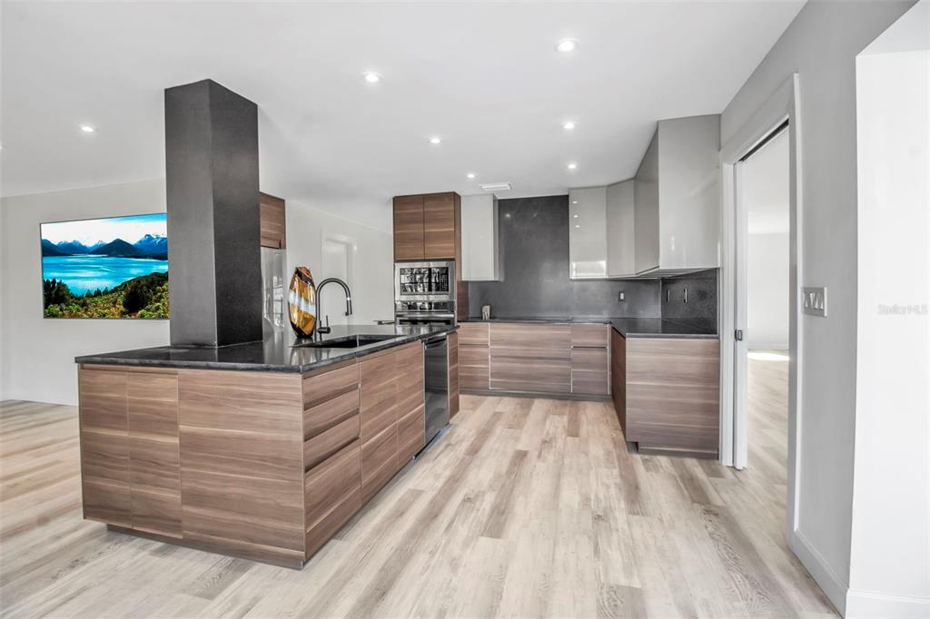 Sarasota, Florida, 34231, United States, 3 Bedrooms Bedrooms, ,2 BathroomsBathrooms,Residential,For Sale,1988164