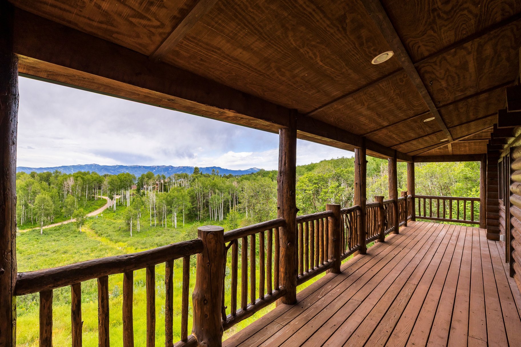  Large Cabin on 1.1 Acres with Scenic Mountain Views - 物件實景