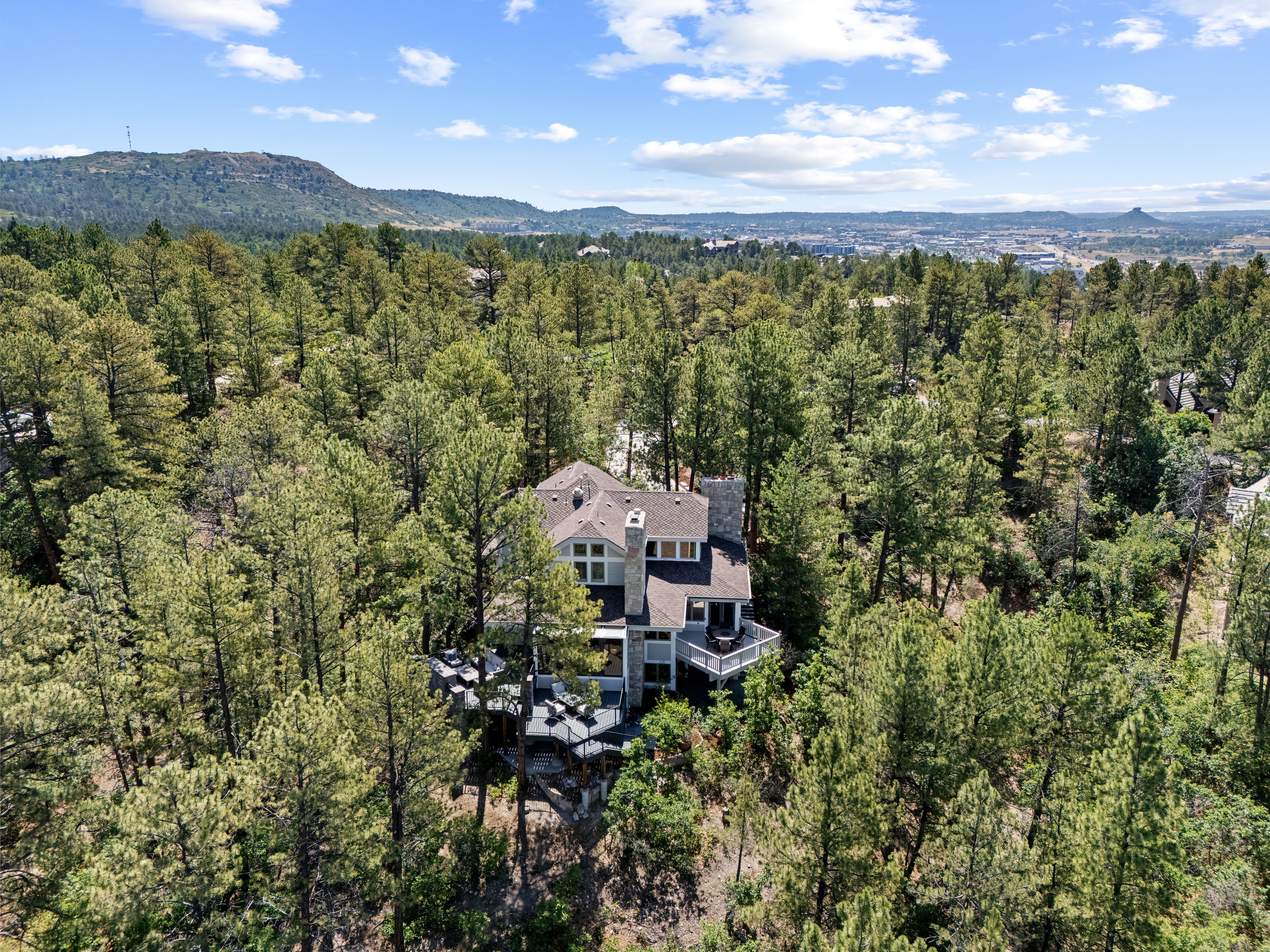  Exquisitely Updated Home - 物件實景