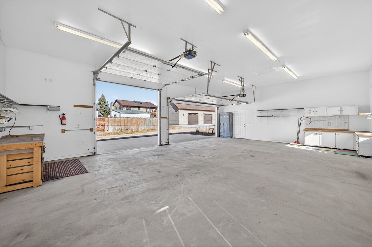 Cheyenne, Wyoming, 82009, United States, 5 Bedrooms Bedrooms, ,2 BathroomsBathrooms,Residential,For Sale,2016553