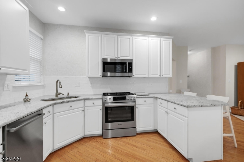 Bernards Twp., New Jersey, 07920, United States, 5 Bedrooms Bedrooms, ,3 BathroomsBathrooms,Residential,For Sale,1992949