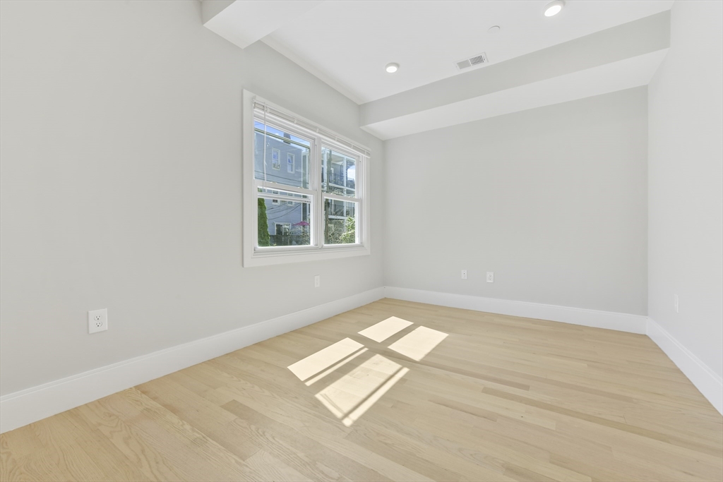 Boston, Massachusetts, 02128, United States, 2 Bedrooms Bedrooms, ,2 BathroomsBathrooms,Residential,For Sale,1871020