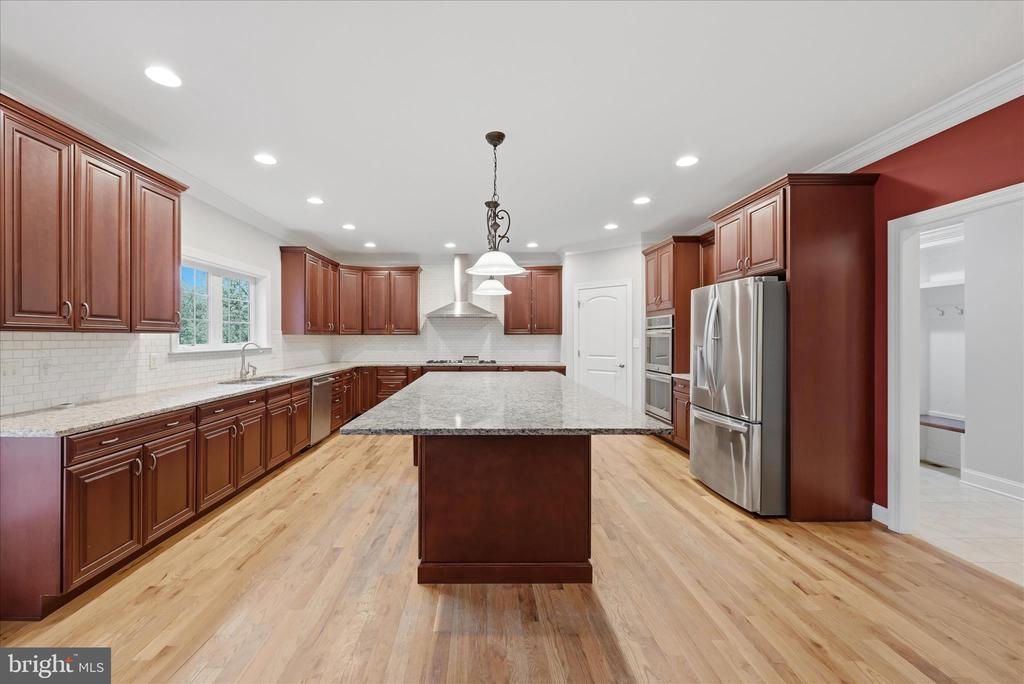 Winchester, Virginia, 22602, United States, 6 Bedrooms Bedrooms, ,5 BathroomsBathrooms,Residential,For Sale,2032756