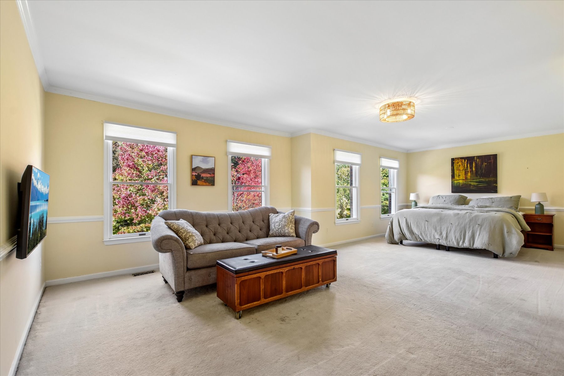  Distinctive Colonial Home Located in Well-Established Neighborhood - 物件實景