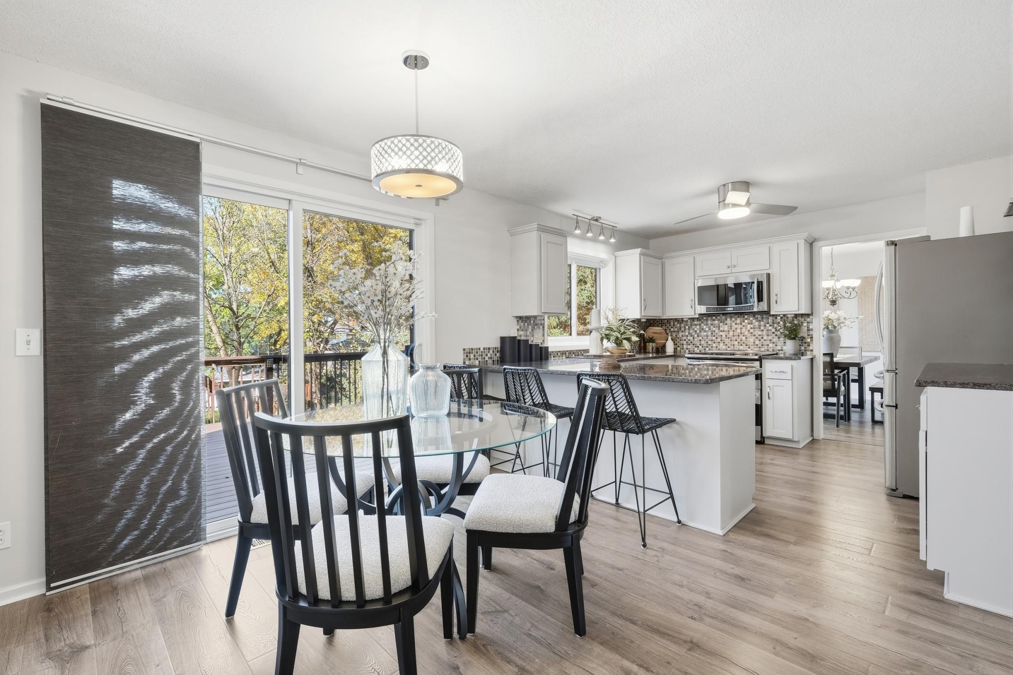 Woodbury, Minnesota, 55125, United States, 4 Bedrooms Bedrooms, ,2 BathroomsBathrooms,Residential,For Sale,1991775