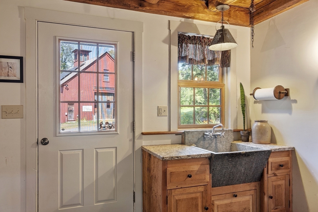 Ashby, Massachusetts, 01431, United States, 4 Bedrooms Bedrooms, ,3 BathroomsBathrooms,Residential,For Sale,1917455