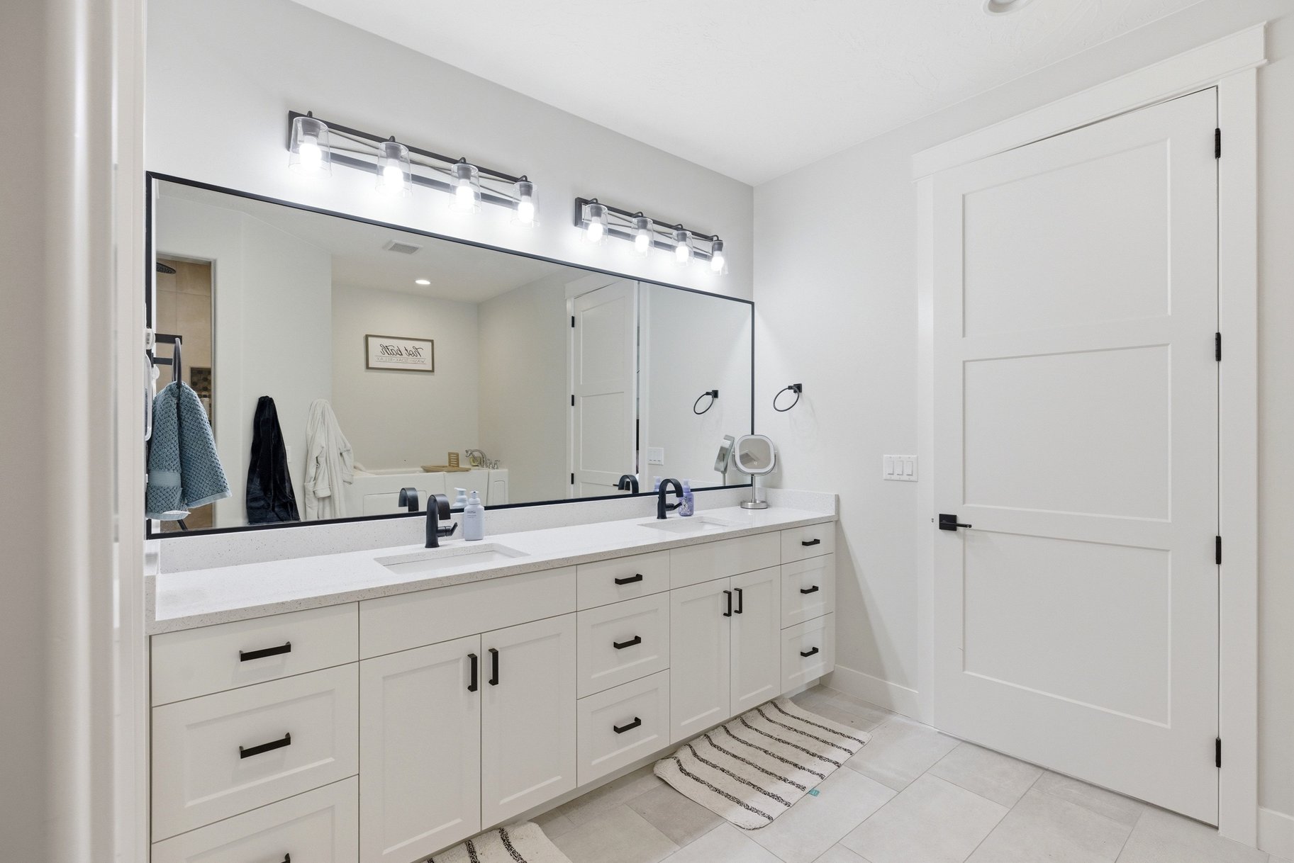  5 Acres • Two Homes In One • Horse Property With Flexible Living Options - 物件實景