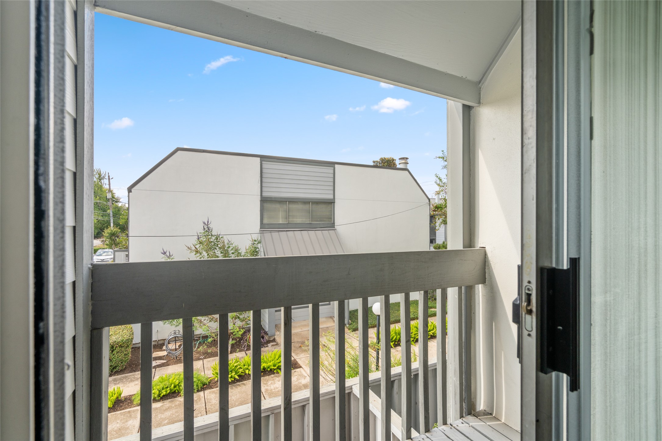  5000 Glenmont Drive - 物件實景