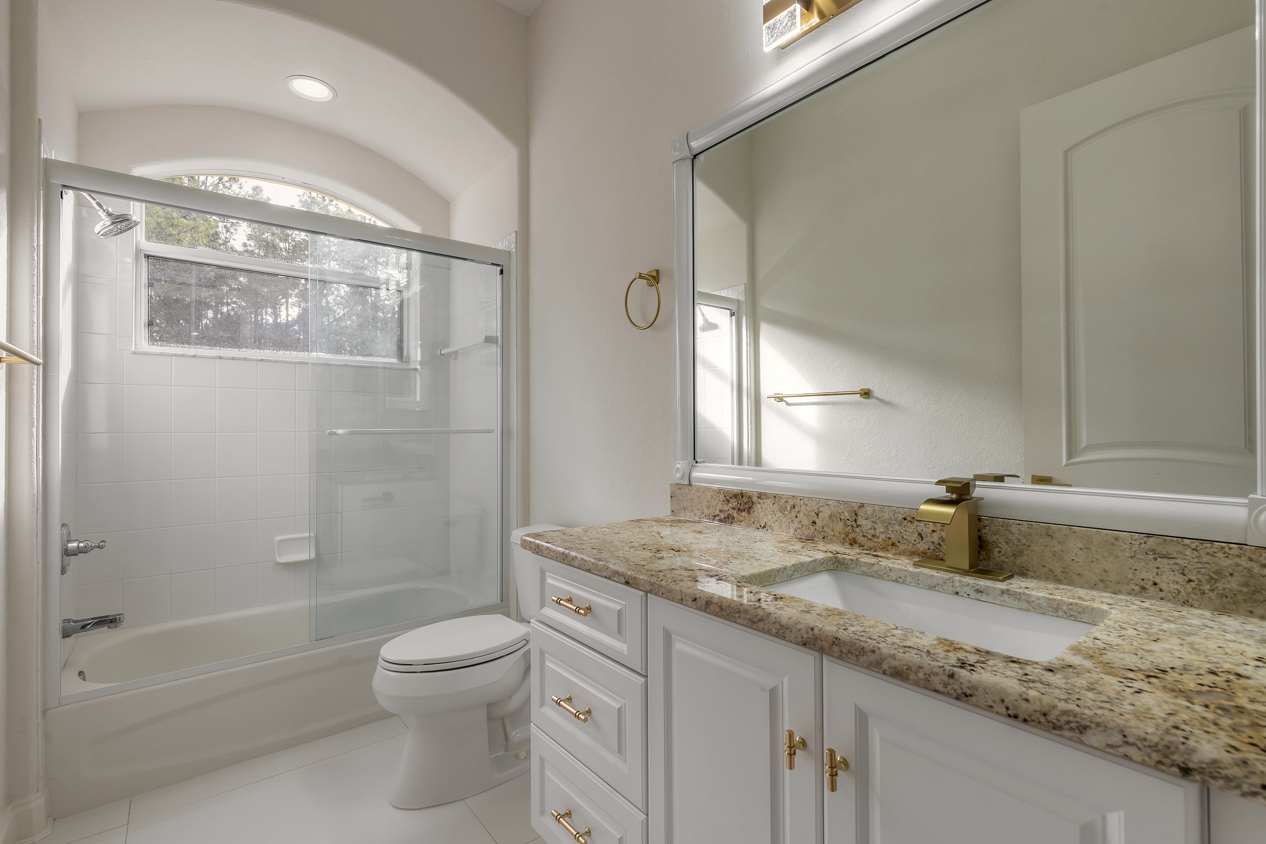 Daytona Beach, Florida, 32124, United States, 5 Bedrooms Bedrooms, ,4 BathroomsBathrooms,Residential,For Sale,2006264