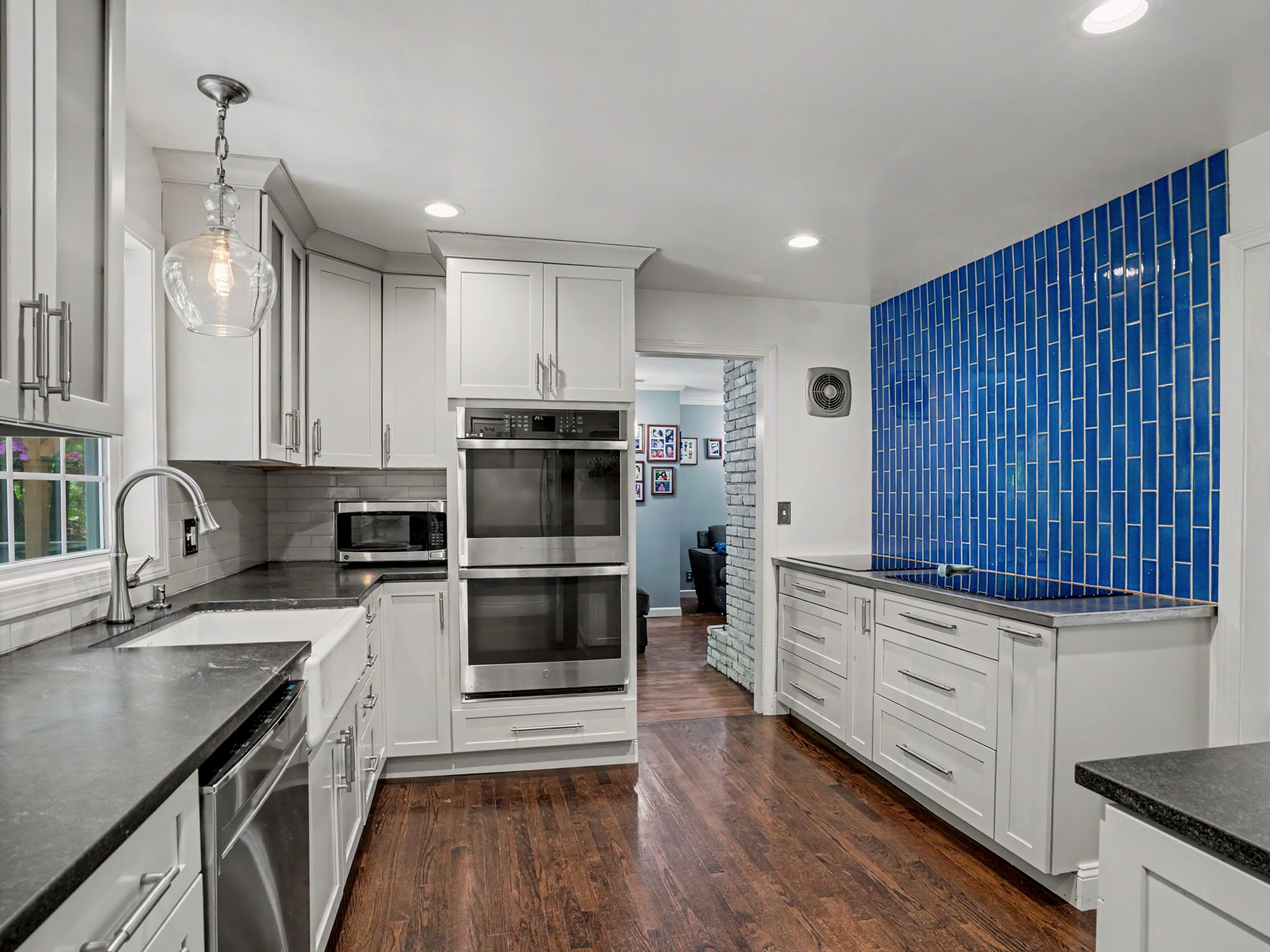  Hilltop Lake Hills Oasis with Renovated Chef