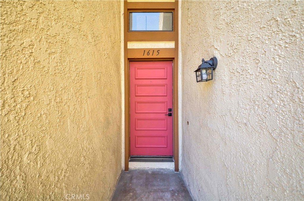 Fullerton, California, 92833, United States, 2 Bedrooms Bedrooms, ,3 BathroomsBathrooms,Residential,For Sale,1890982