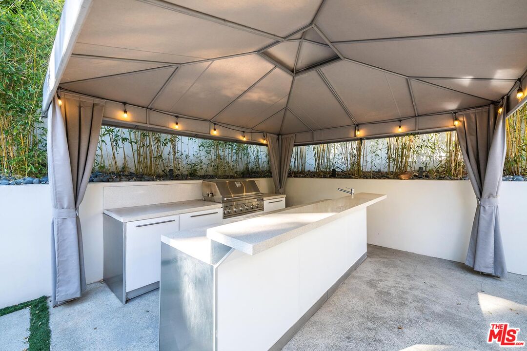 Beverly Hills, California, 90210, United States, 4 Bedrooms Bedrooms, ,5 BathroomsBathrooms,Residential,For Sale,1687212