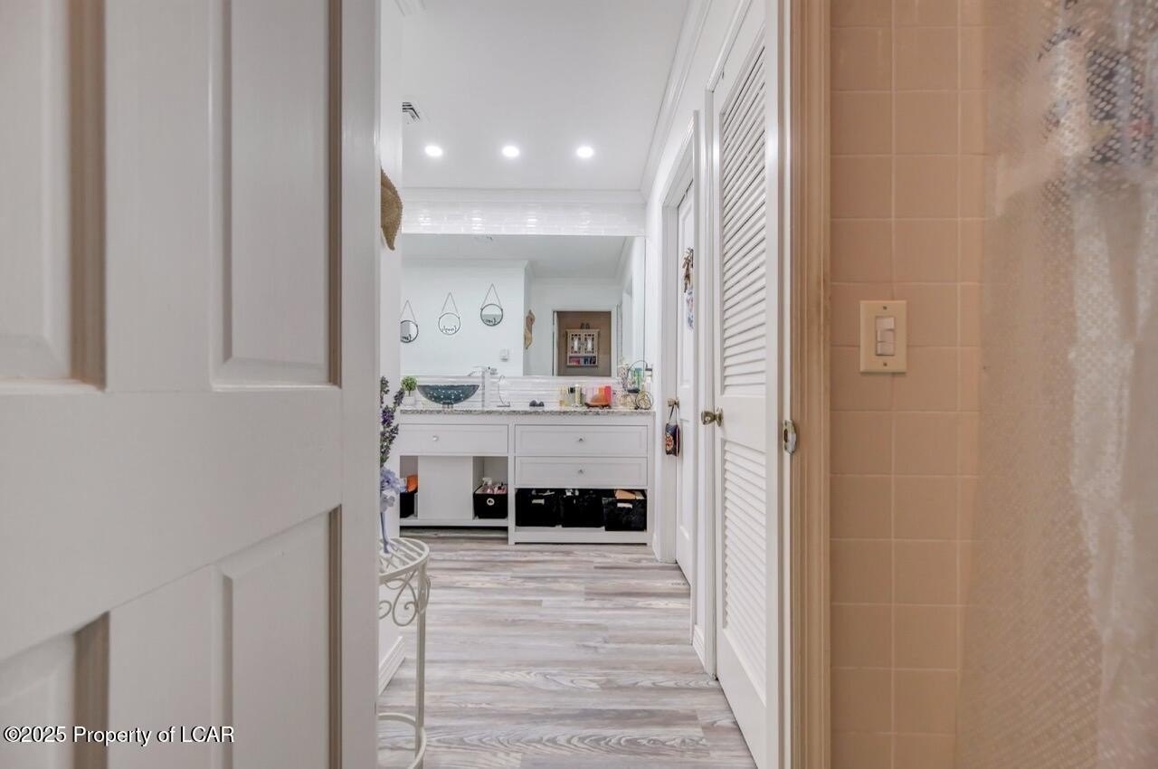 Sugarloaf, Pennsylvania, 18249, United States, 4 Bedrooms Bedrooms, ,3 BathroomsBathrooms,Residential,For Sale,1996756