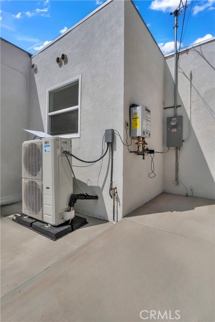Los Angeles, California, 90032, United States, 4 Bedrooms Bedrooms, ,2 BathroomsBathrooms,Residential,For Sale,1916443