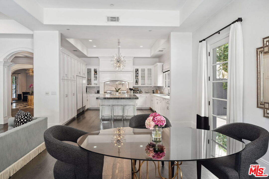 Beverly Hills Post Office, California, 90210, United States, 5 Bedrooms Bedrooms, ,6 BathroomsBathrooms,Residential,For Sale,1723543