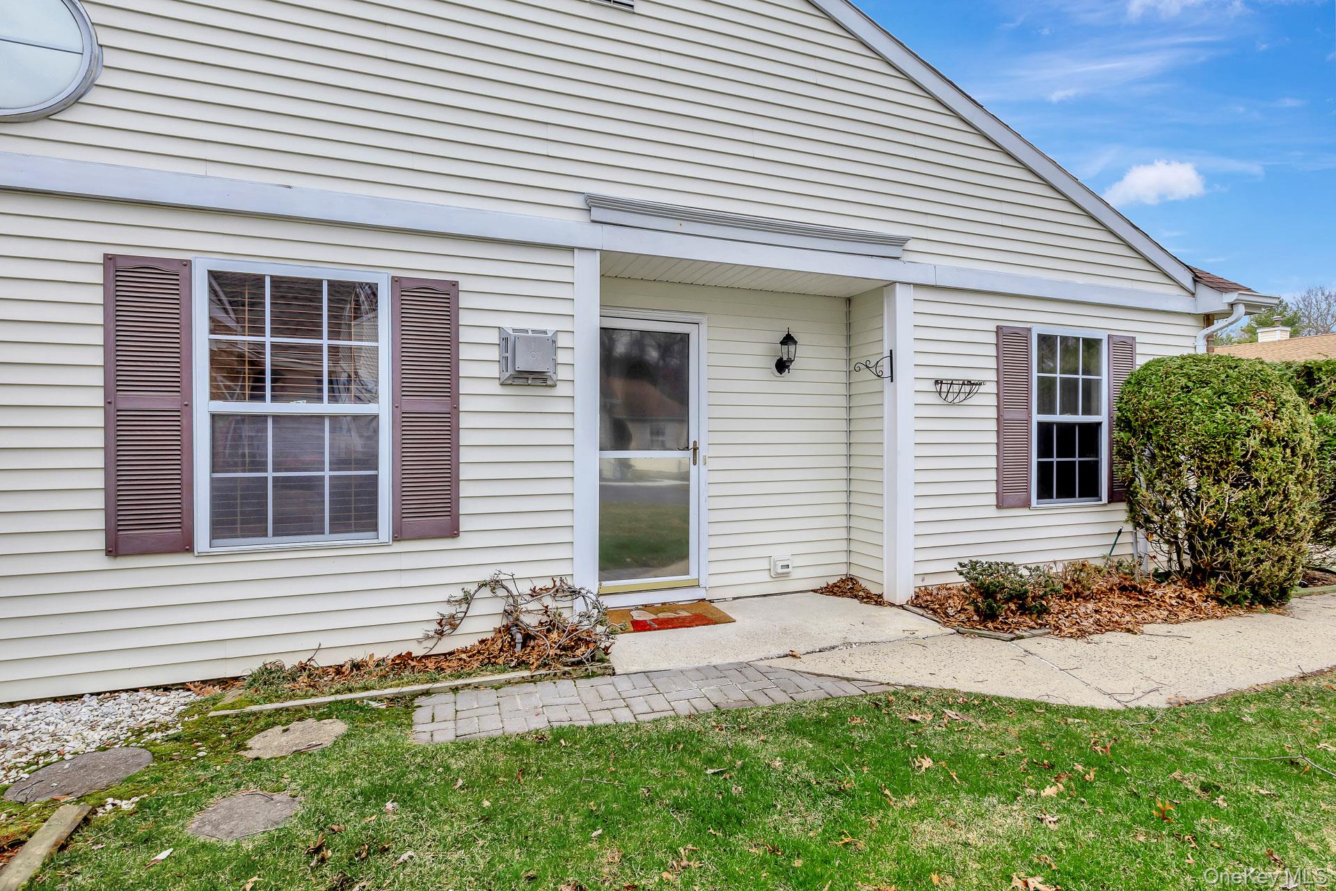  7 Possum Path, Coram, NY, 11727 - 物件實景