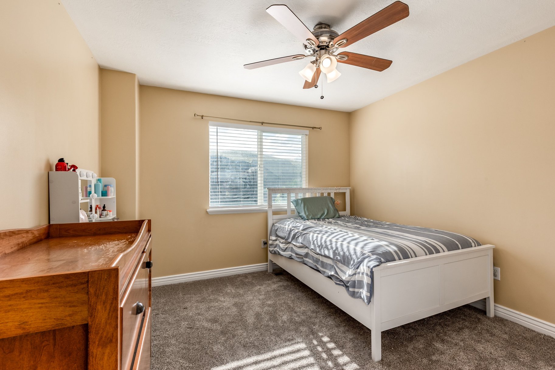 Move-In Ready in an Established Eagle Mountain Neighborhood - 物件實景