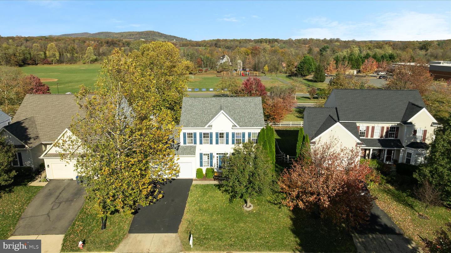 Round Hill, Virginia, 20141, United States, 4 Bedrooms Bedrooms, ,4 BathroomsBathrooms,Residential,For Sale,1987727