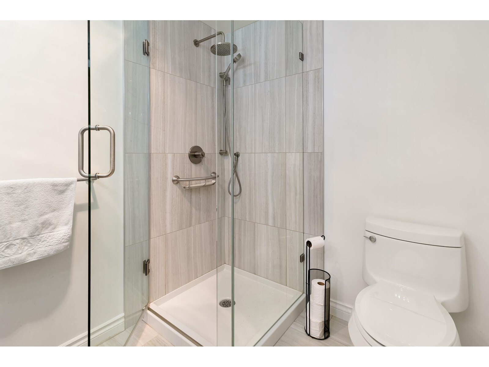SURREY, British Columbia, V4A 9T5, CA, 2 Bedrooms Bedrooms, ,2 BathroomsBathrooms,Residential,For Sale,1950918