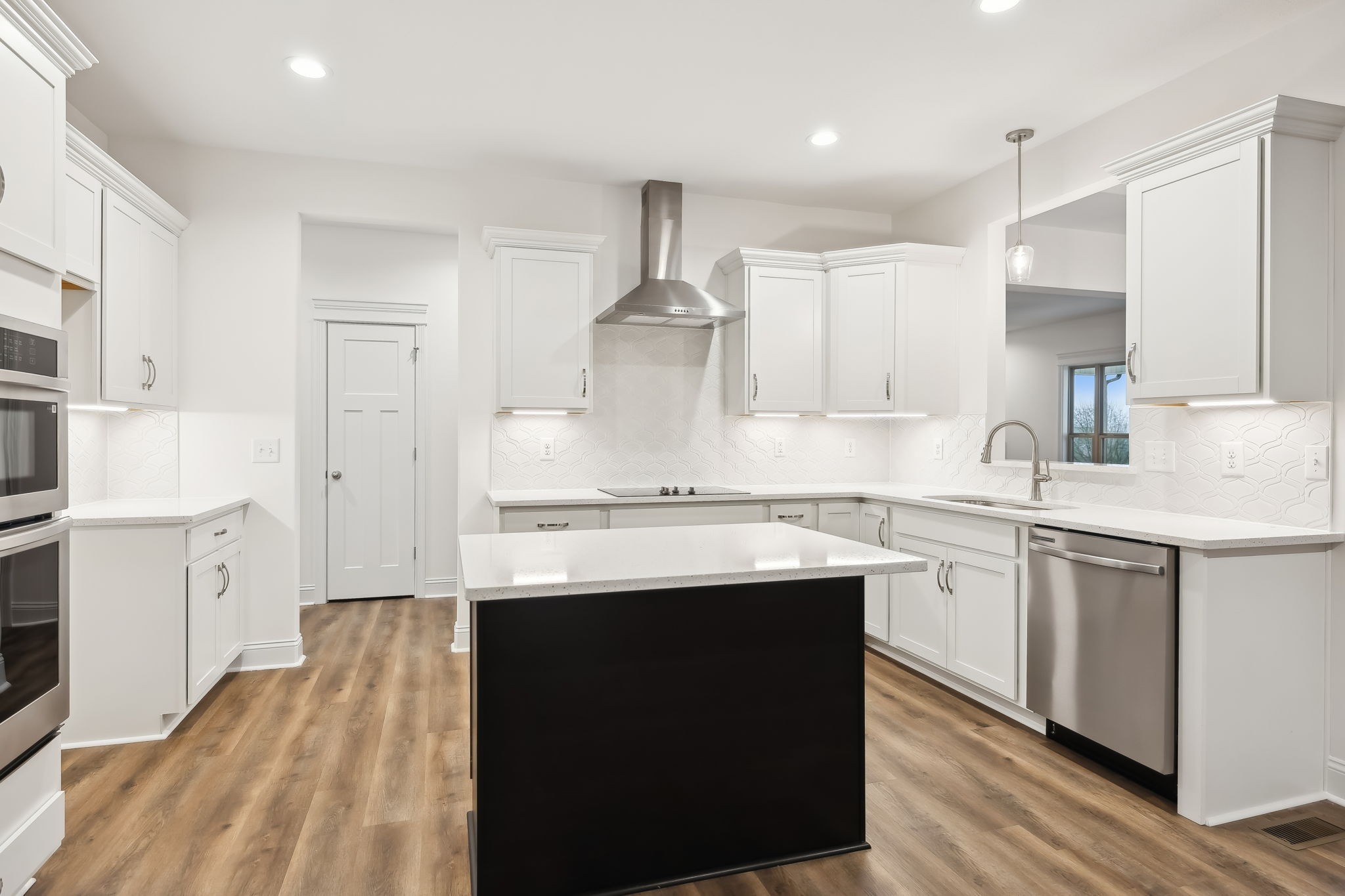 Clarksville, Tennessee, 37043, United States, 4 Bedrooms Bedrooms, ,4 BathroomsBathrooms,Residential,For Sale,2005810