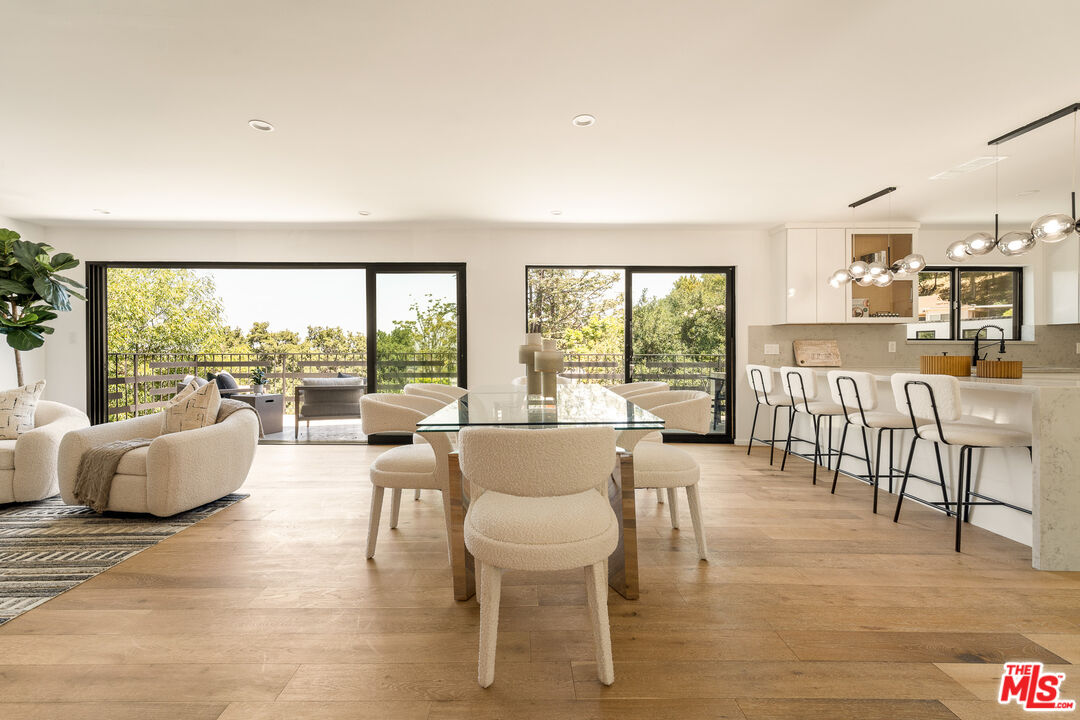 Studio City, California, 91604, United States, 5 Bedrooms Bedrooms, ,5 BathroomsBathrooms,Residential,For Sale,1827370