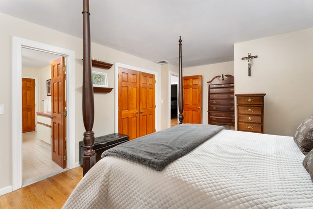 Shoreham, New York, 11786, United States, 5 Bedrooms Bedrooms, ,3 BathroomsBathrooms,Residential,For Sale,1990330