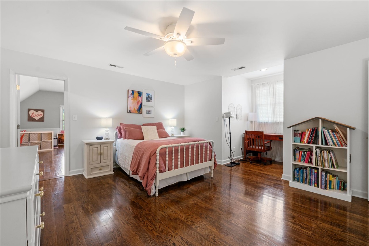 Bowling Green, Kentucky, 42103, United States, 4 Bedrooms Bedrooms, ,4 BathroomsBathrooms,Residential,For Sale,1907644