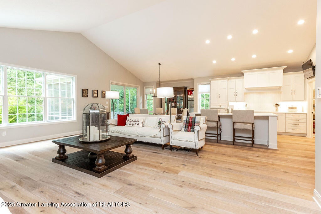 East Lansing, Michigan, 48823, United States, 4 Bedrooms Bedrooms, ,3 BathroomsBathrooms,Residential,For Sale,1890270