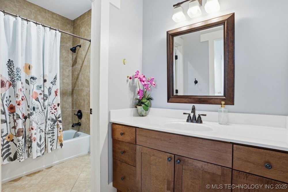 Jenks, Oklahoma, 74037, United States, 5 Bedrooms Bedrooms, ,6 BathroomsBathrooms,Residential,For Sale,1989076