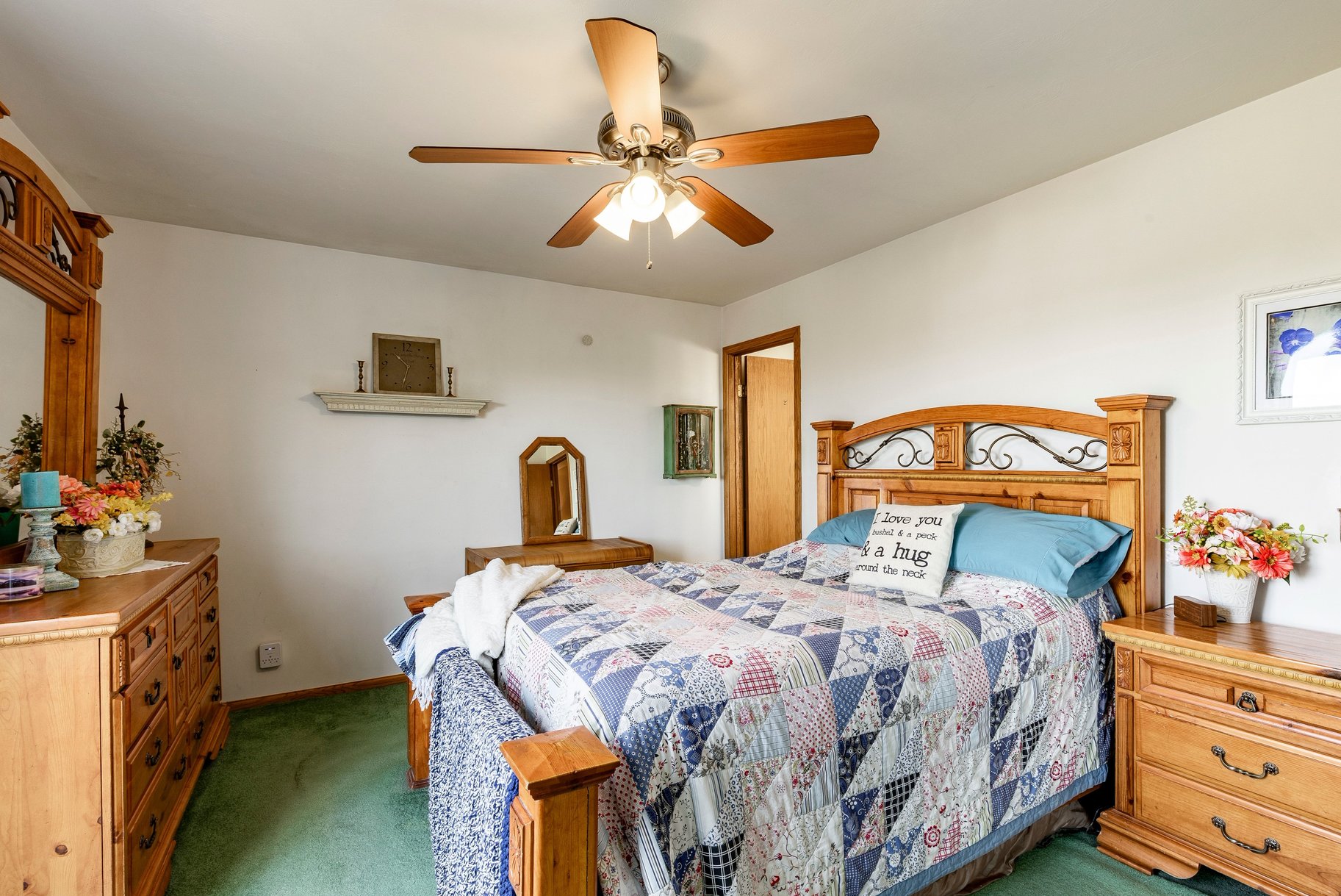  Large Multi-Level Sandy Home with Rentable Full Basement - 物件實景
