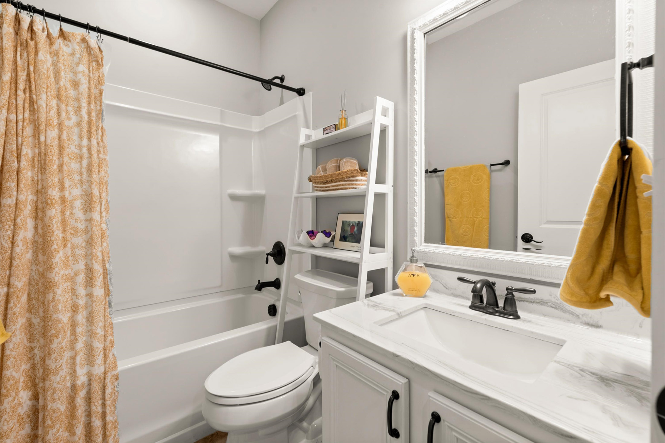  One-of-a-kind Home Offers an Exceptional Blend of Space, Style, and Upgrades - 物件實景