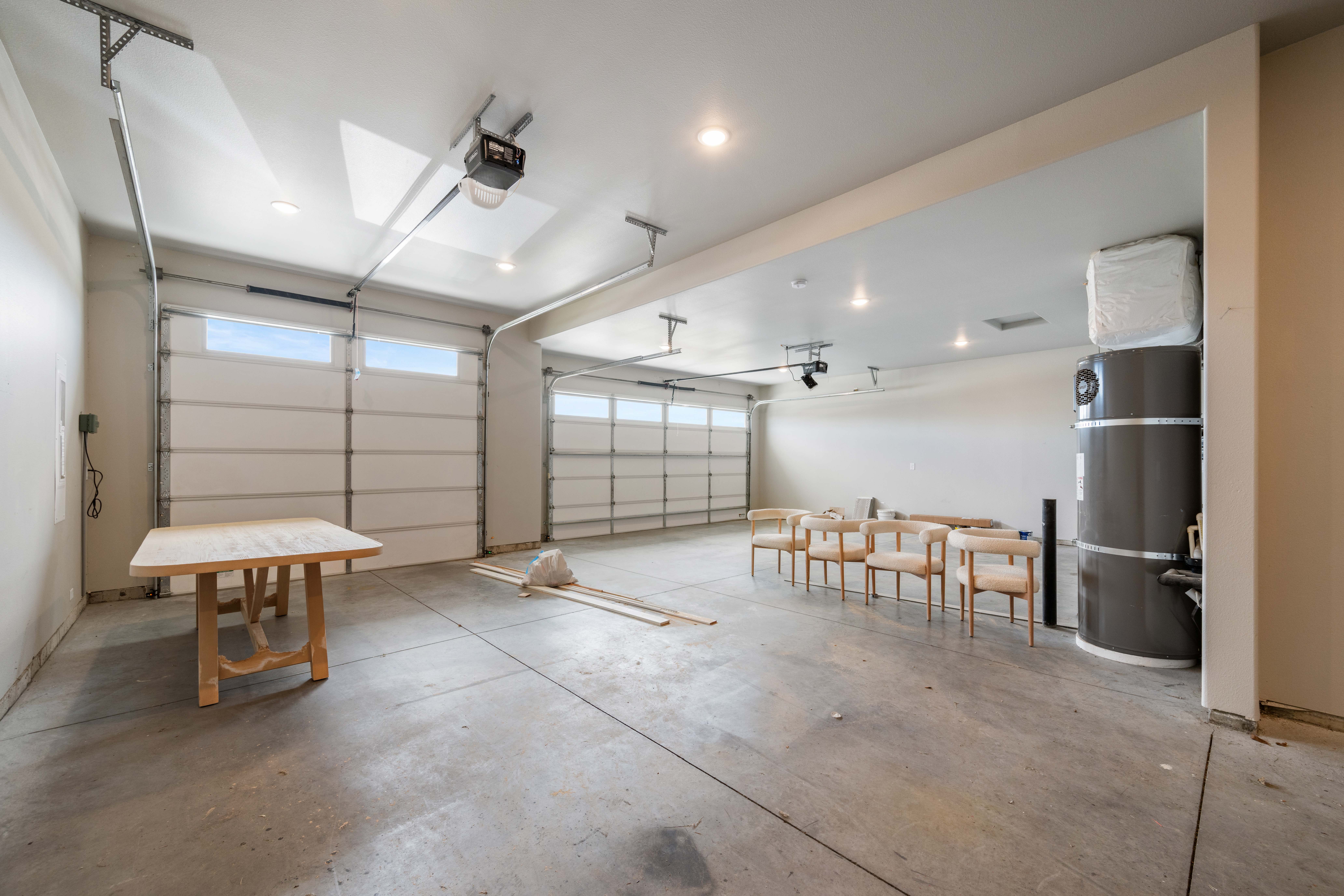  Like New, Fully Fenced, Corner Lot & 4-Car Garage - 物件實景