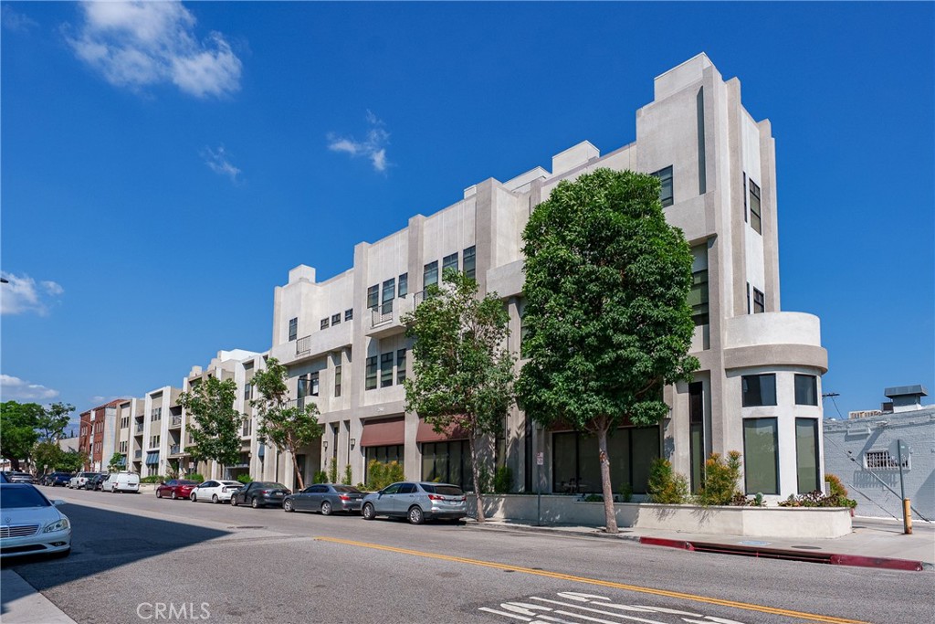 Glendale, California, 91205, United States, 2 Bedrooms Bedrooms, ,2 BathroomsBathrooms,Residential,For Sale,1950855