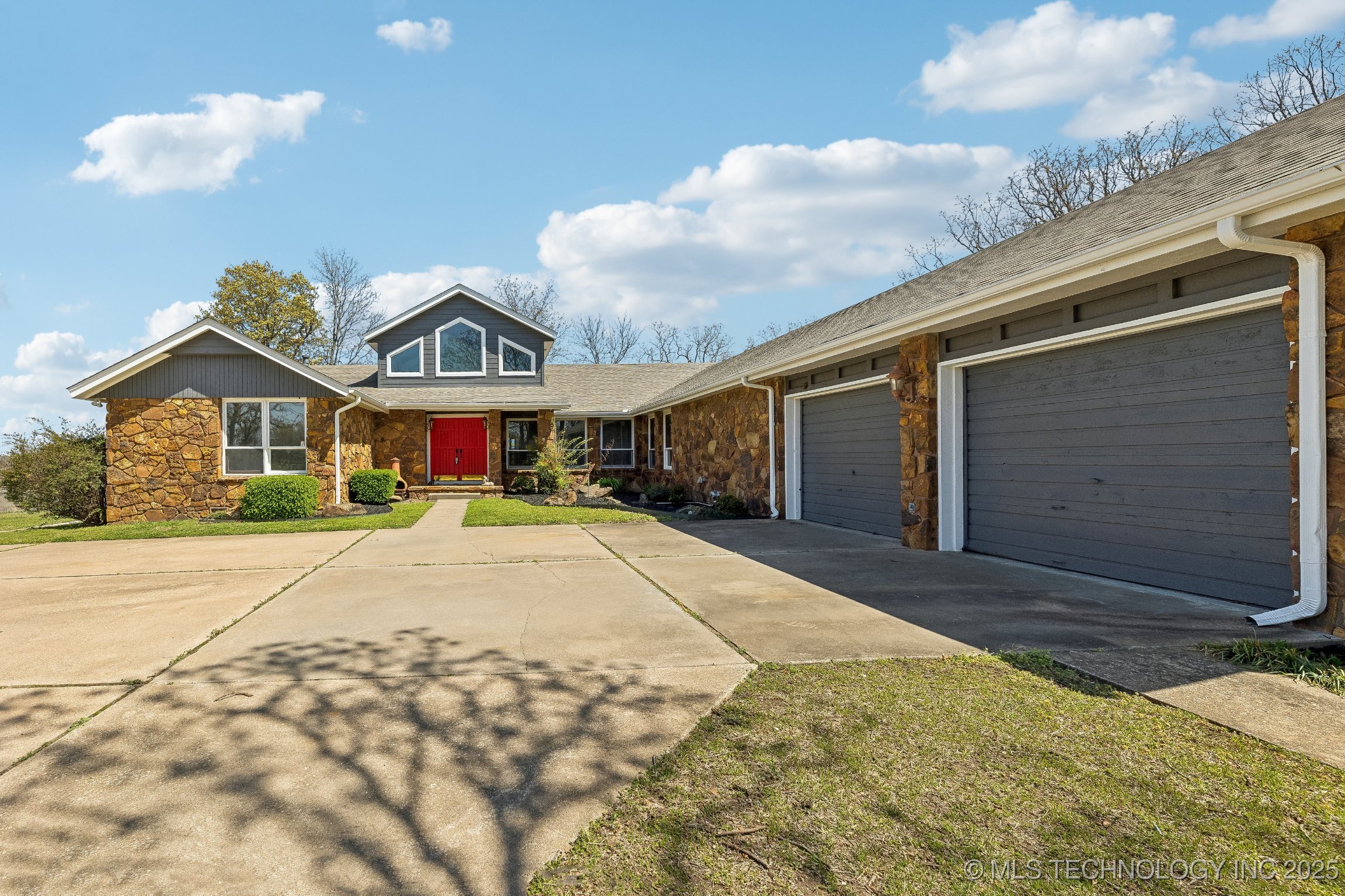 Sand Springs, Oklahoma, 74063, United States, 3 Bedrooms Bedrooms, ,3 BathroomsBathrooms,Residential,For Sale,1901465