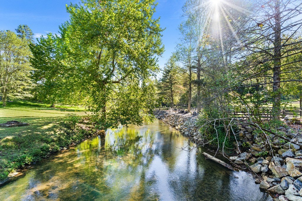 Murphy, North Carolina, 28906, United States, 3 Bedrooms Bedrooms, ,3 BathroomsBathrooms,Residential,For Sale,1982645