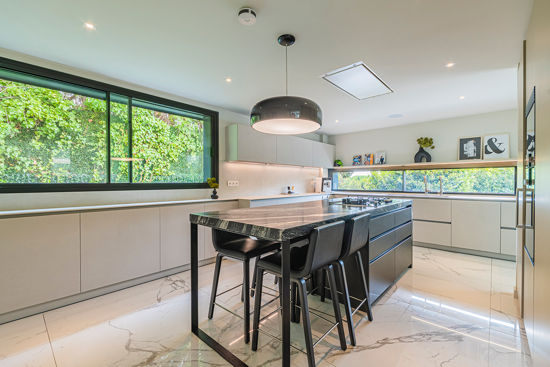  Luxury contemporary villa with pool, garden, and top energy efficiency - 物件實景